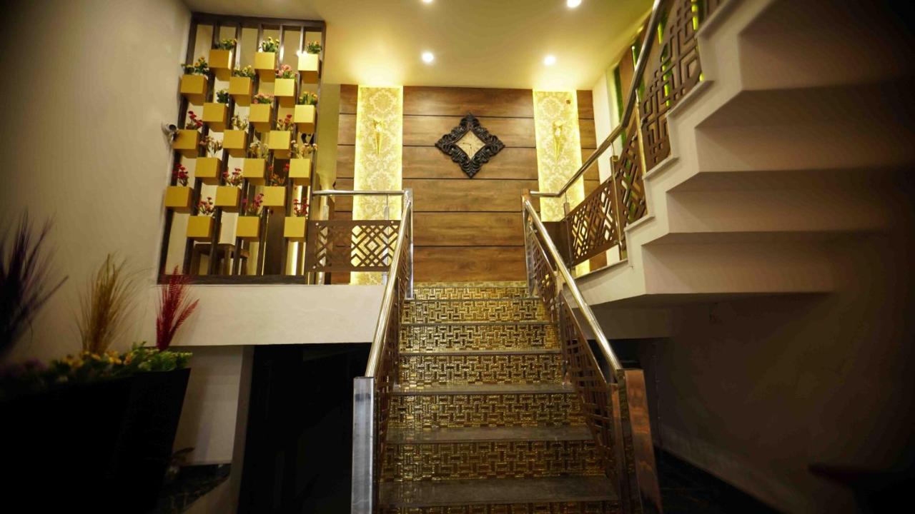 Hotel Soluxe Yamunānagar Exteriör bild