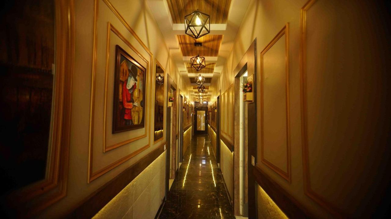 Hotel Soluxe Yamunānagar Exteriör bild