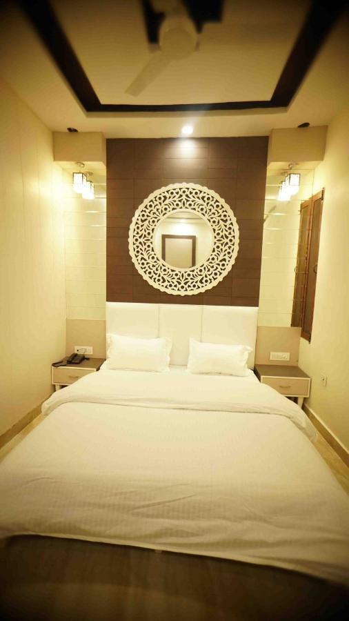 Hotel Soluxe Yamunānagar Exteriör bild