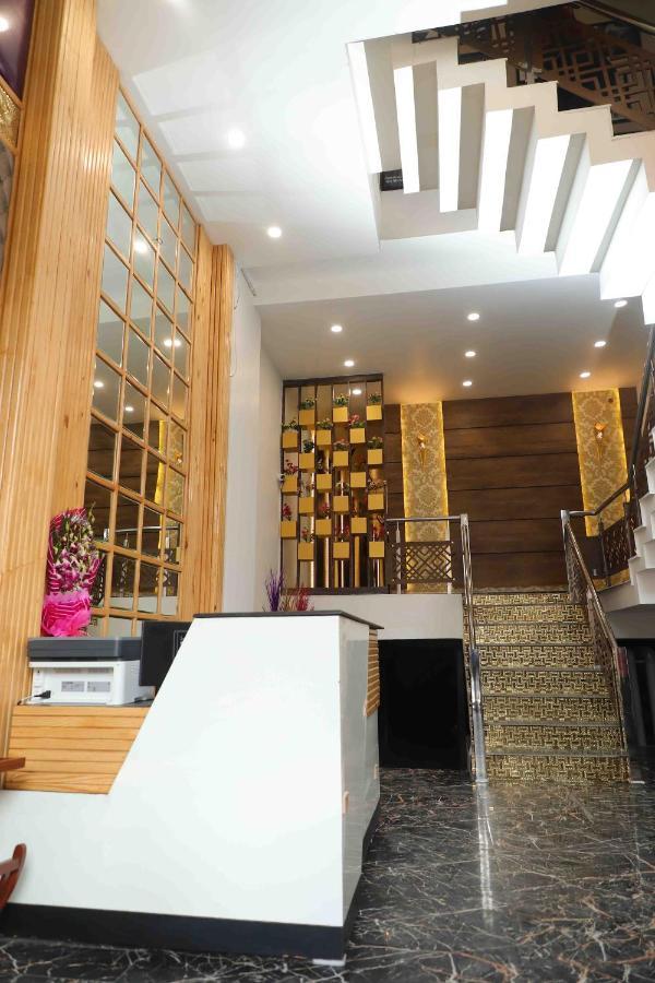 Hotel Soluxe Yamunānagar Exteriör bild