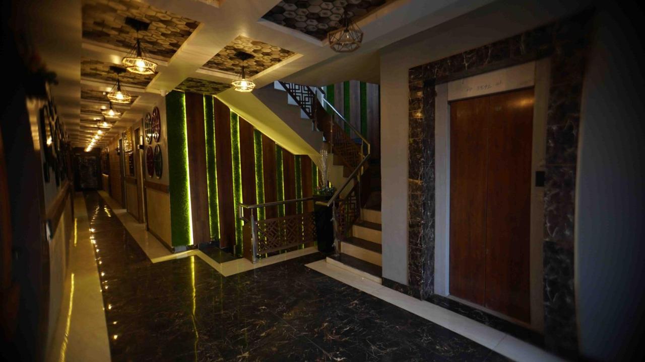 Hotel Soluxe Yamunānagar Exteriör bild