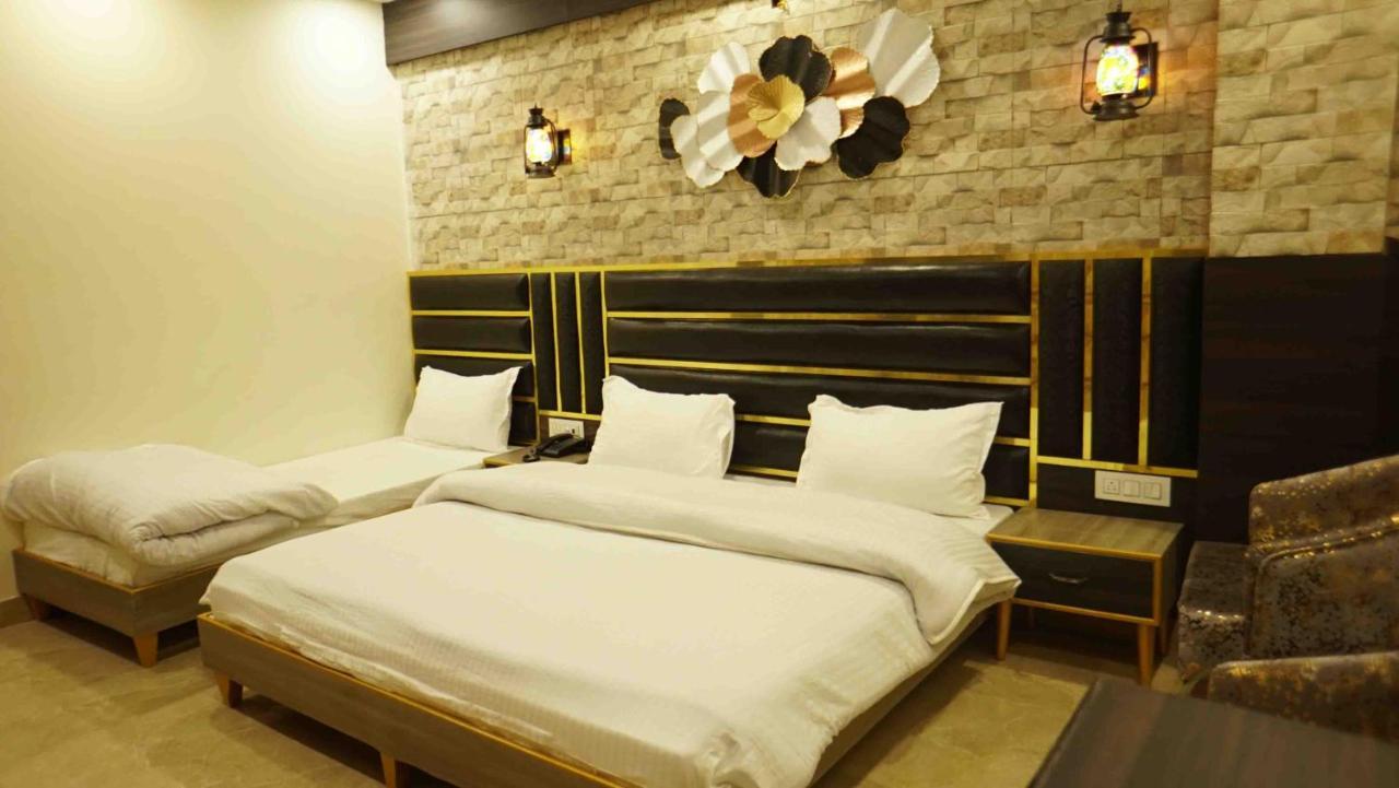 Hotel Soluxe Yamunānagar Exteriör bild