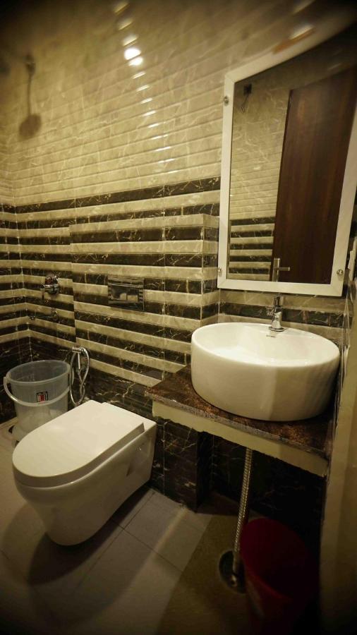 Hotel Soluxe Yamunānagar Exteriör bild