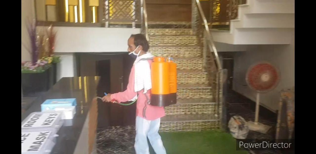 Hotel Soluxe Yamunānagar Exteriör bild